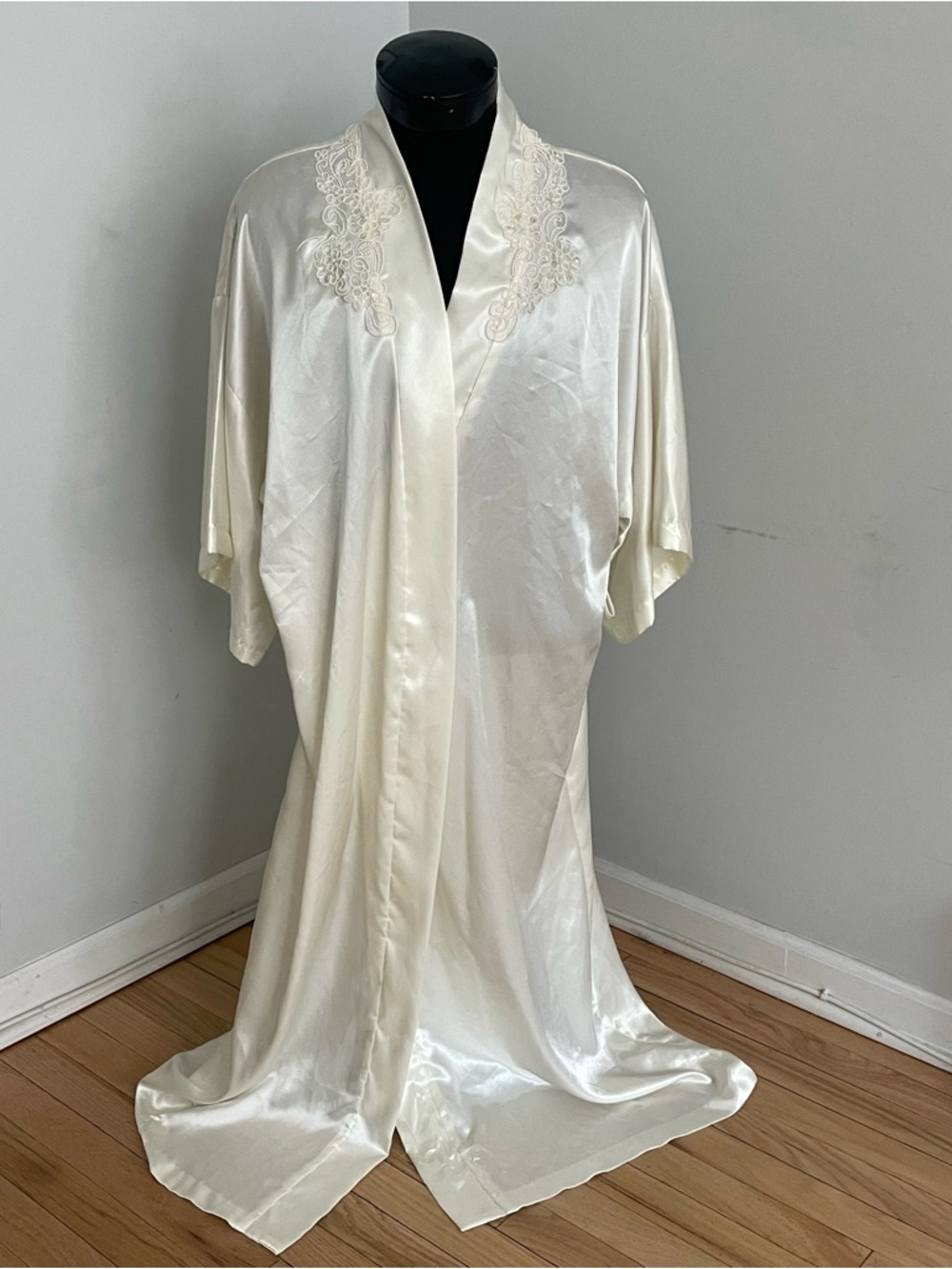 California Dynasty Silky Ivory Lace-Trim Satin Robe